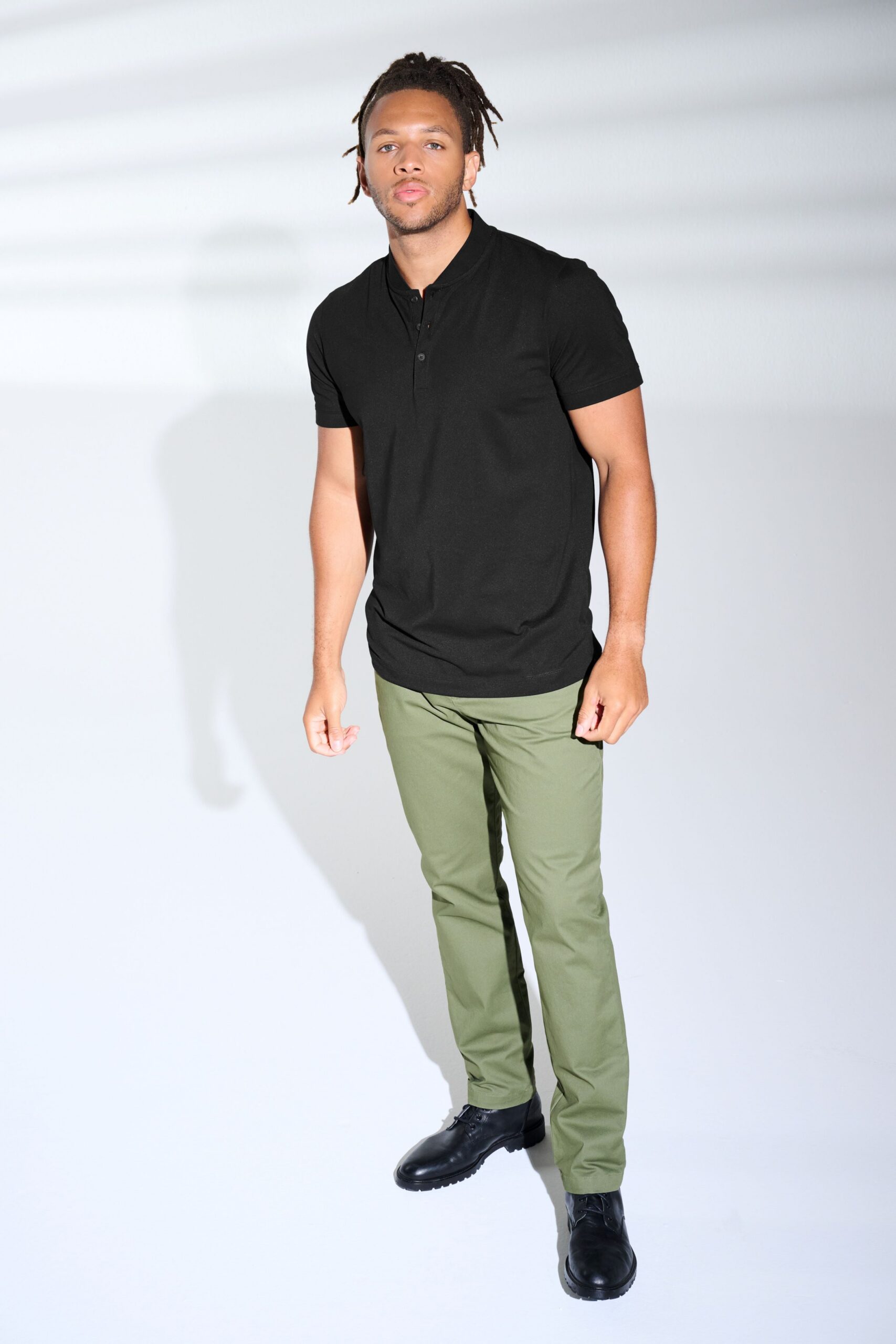 MM1008_DeepBlack_Model_MM24-2_1.jpg