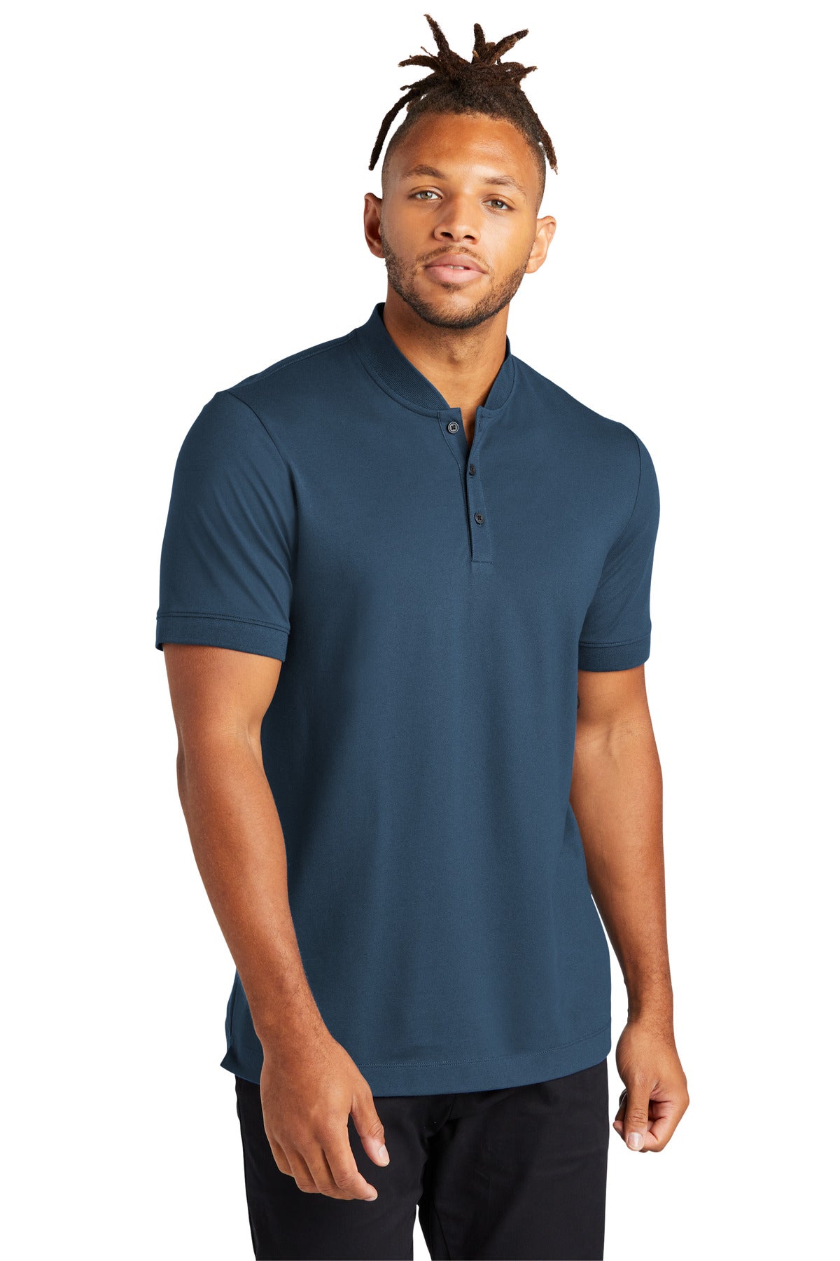 MM1008_insigniablue_model_front.jpg