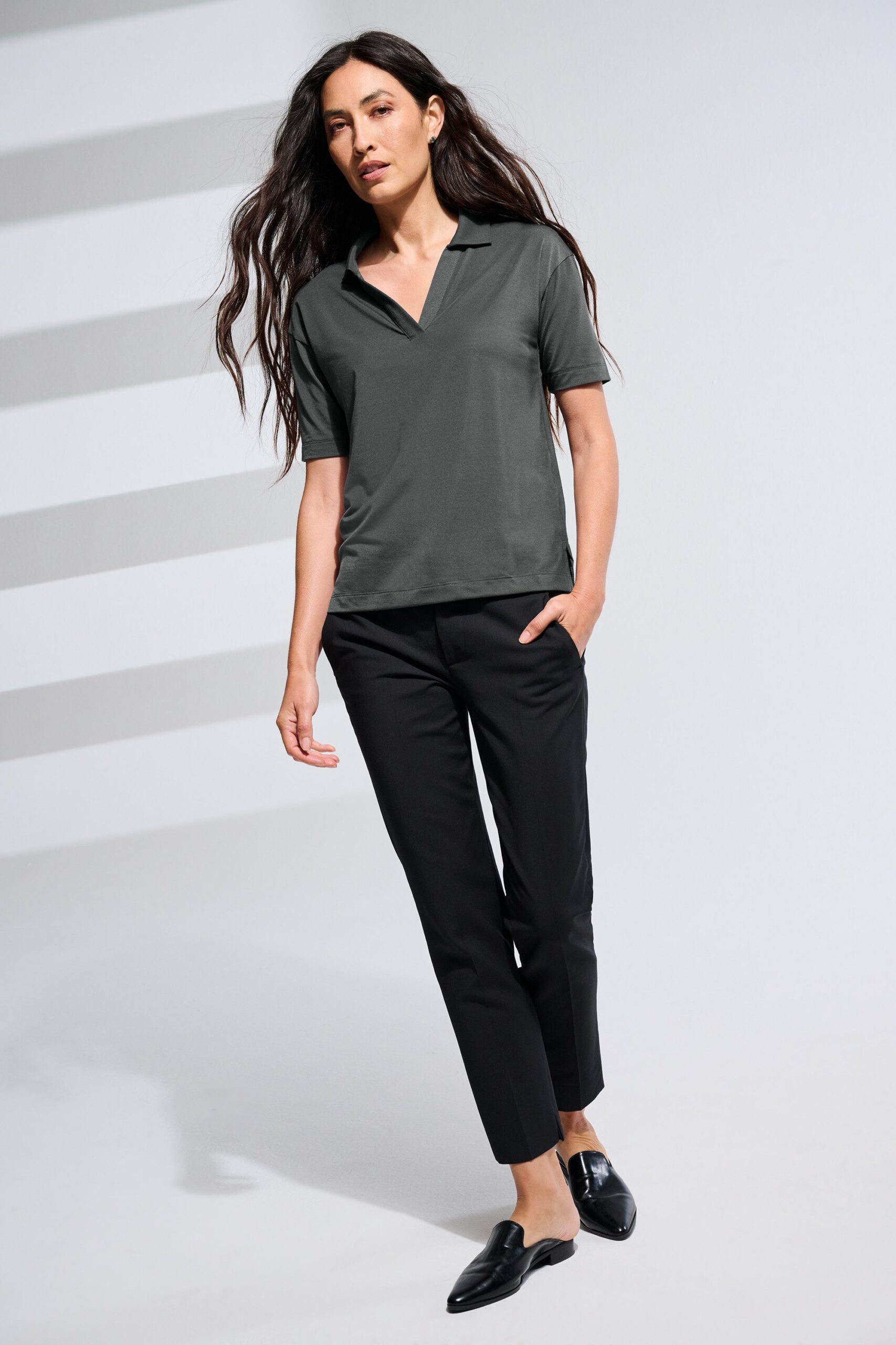 MM1015_AnchorGrey_Model_MM24-2_1.jpg