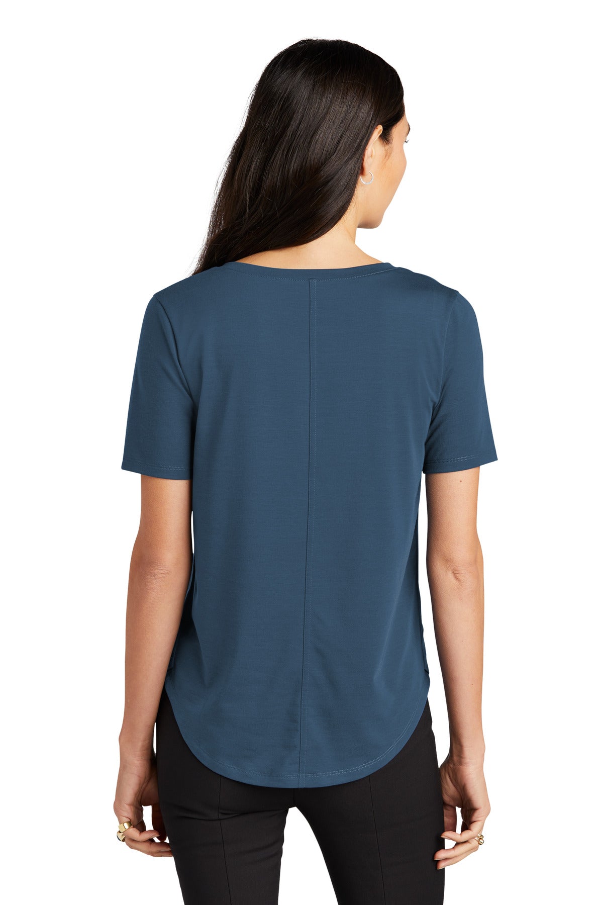 MM1017_insigniablue_model_back.jpg