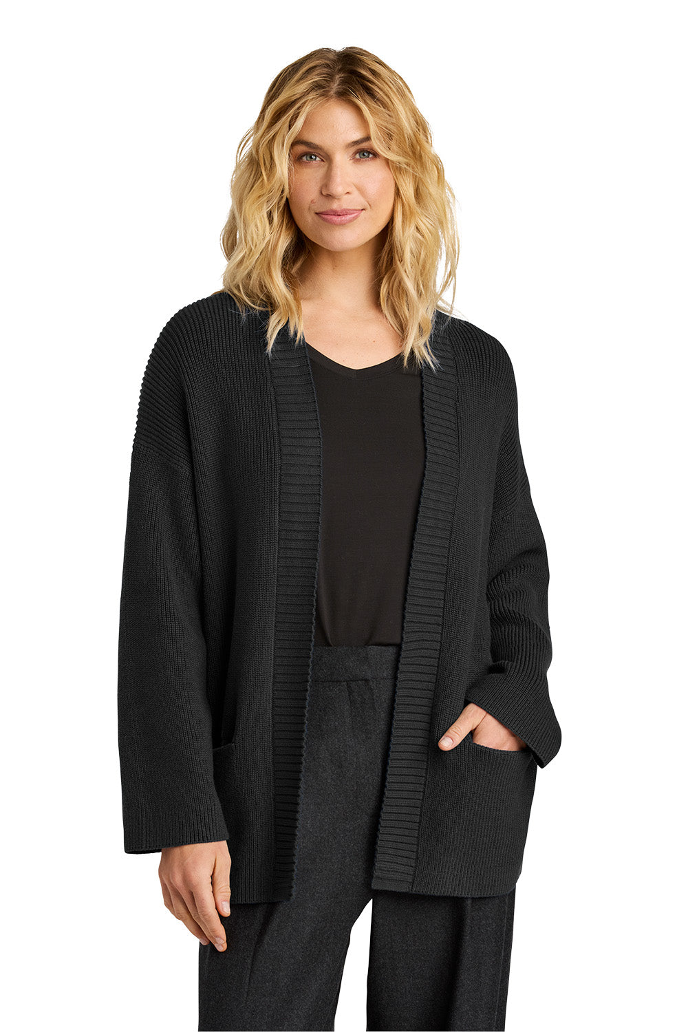 MM3021_DeepBlack_Model_Front.jpg