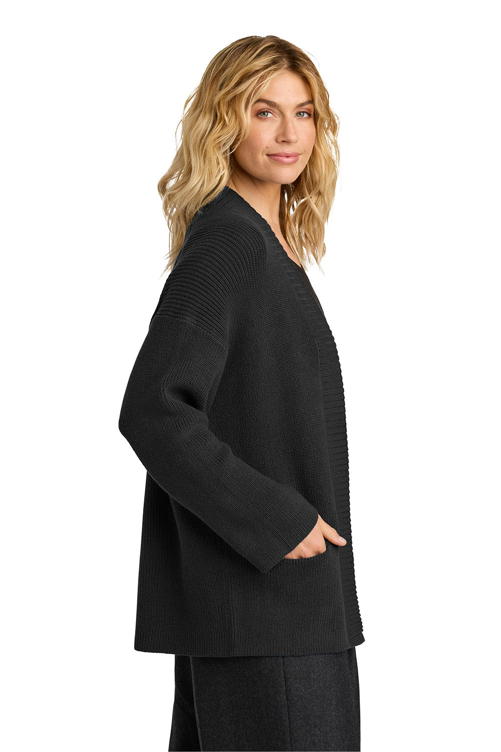 MM3021_DeepBlack_Model_Side.jpg